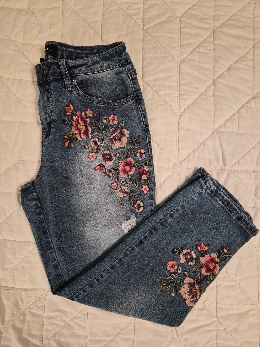 Earl Floral Embroidered Capris - Size 8